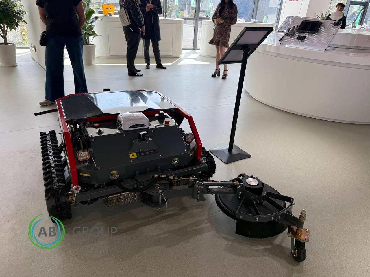 Taurus80E robotic lawn mower - Gressklipper: bilde 2 Taurus80E robotic lawn mower - Gressklipper: bilde 2