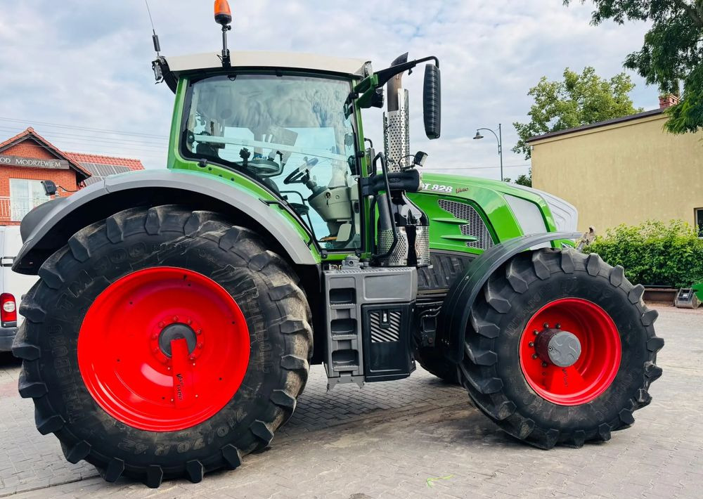 Fendt 828 Vario Profi Plus - Traktor: bilde 4 Fendt 828 Vario Profi Plus - Traktor: bilde 4
