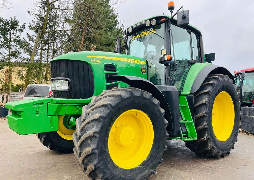 John Deere 7430 - Traktor: bilde 1 John Deere 7430 - Traktor: bilde 1