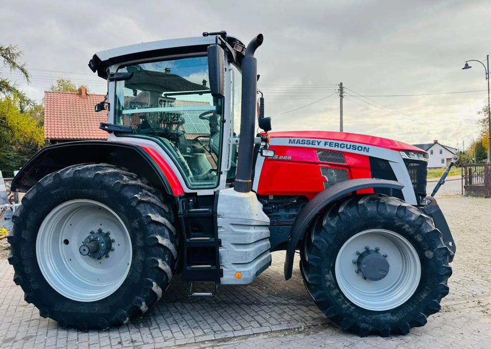 Massey Ferguson 8S.225 - Traktor: bilde 4 Massey Ferguson 8S.225 - Traktor: bilde 4