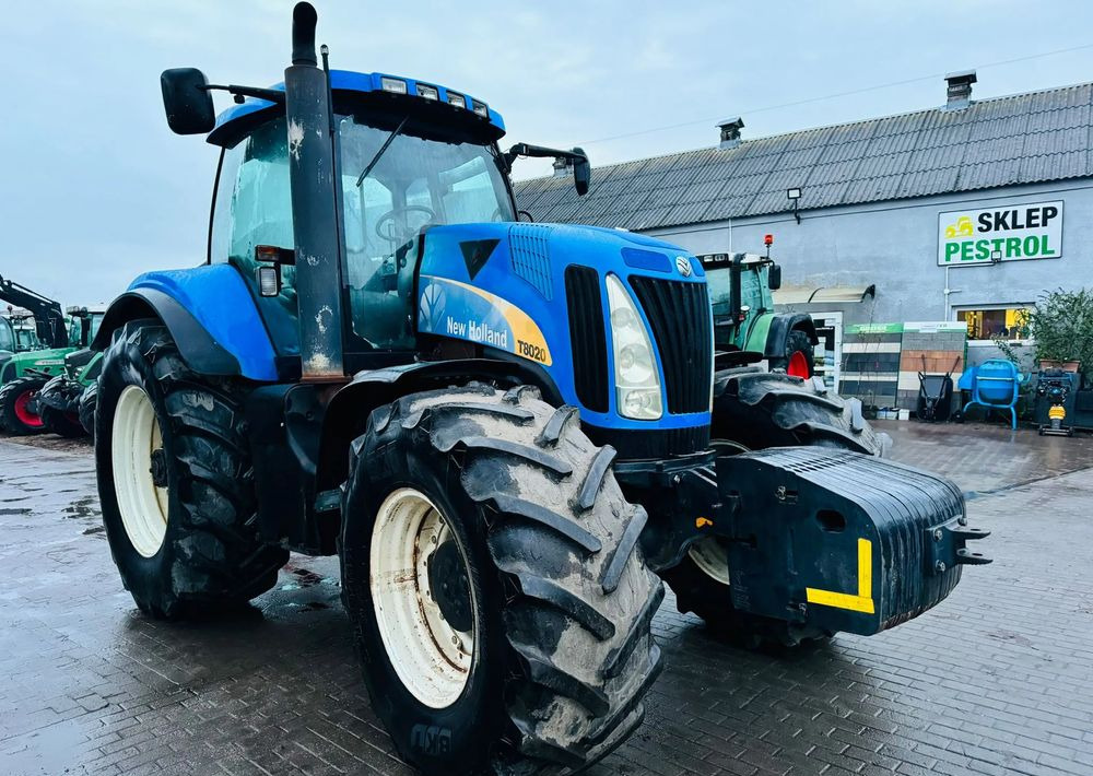New Holland T8020 - Traktor: bilde 1 New Holland T8020 - Traktor: bilde 1