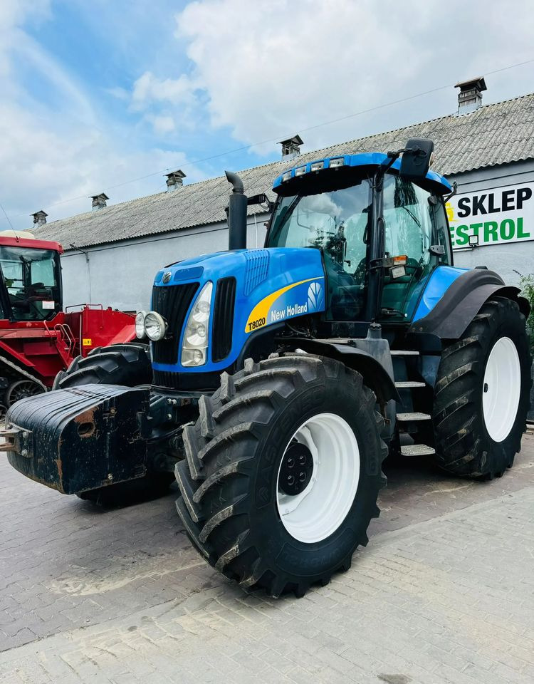 New Holland T8020 - Traktor: bilde 1 New Holland T8020 - Traktor: bilde 1