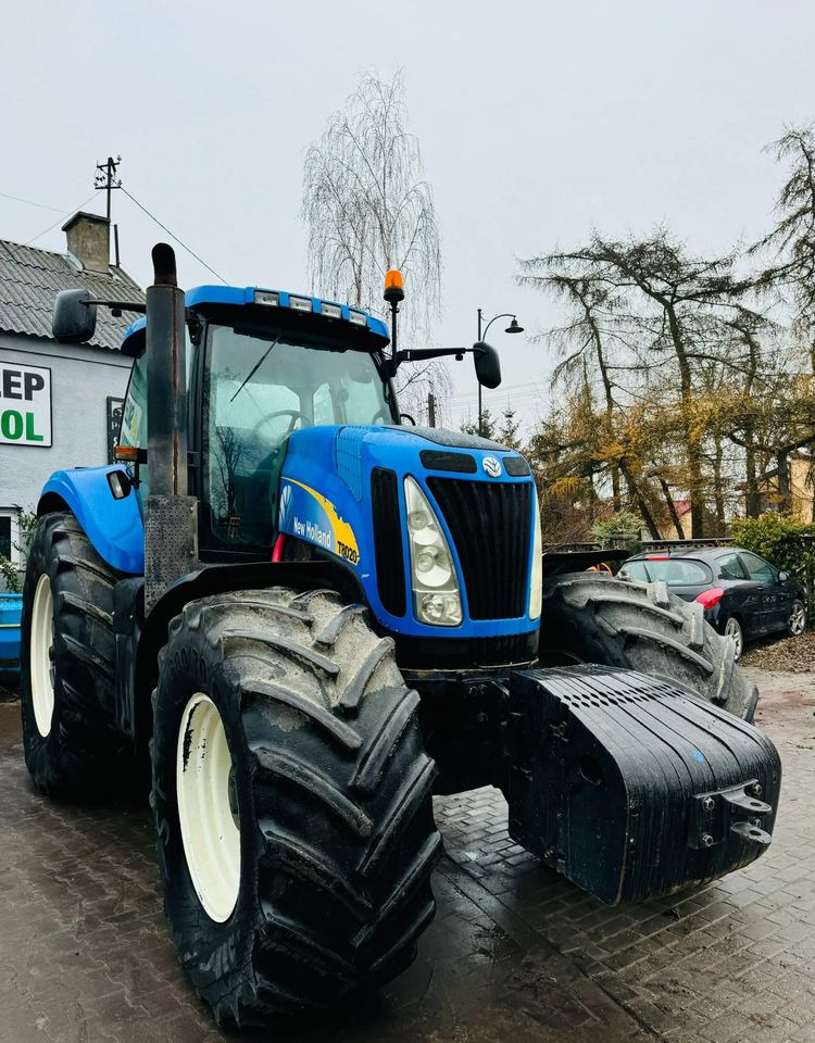 New Holland T8020 - Traktor: bilde 2 New Holland T8020 - Traktor: bilde 2