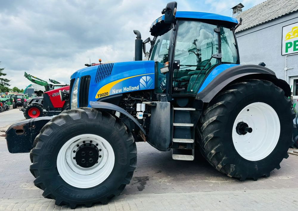 New Holland T8020 - Traktor: bilde 5 New Holland T8020 - Traktor: bilde 5