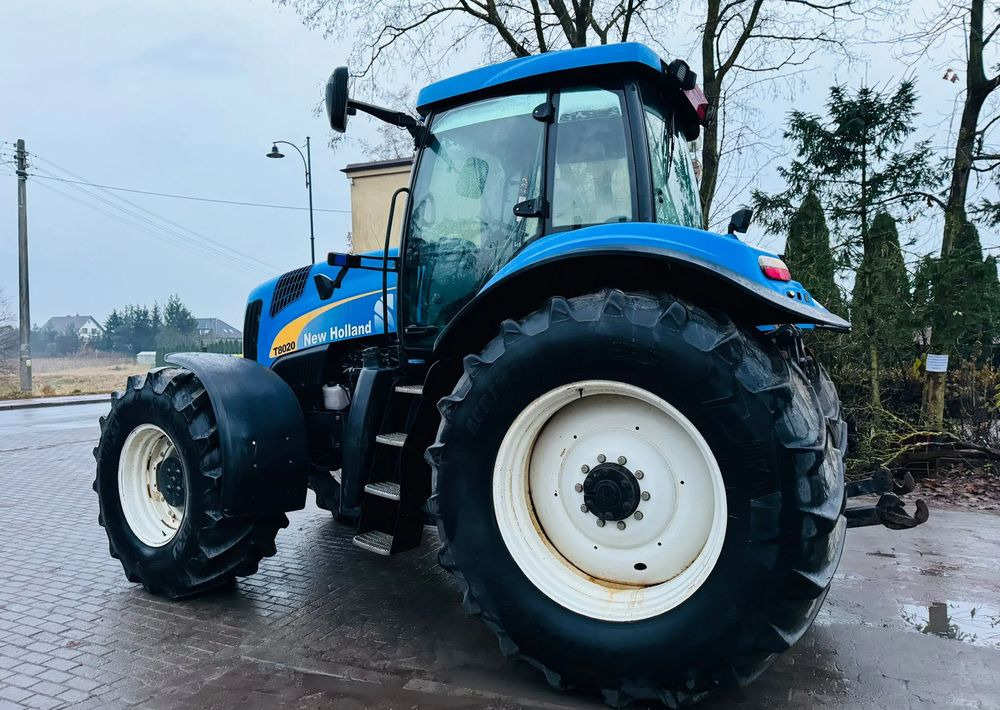 New Holland T8020 - Traktor: bilde 3 New Holland T8020 - Traktor: bilde 3