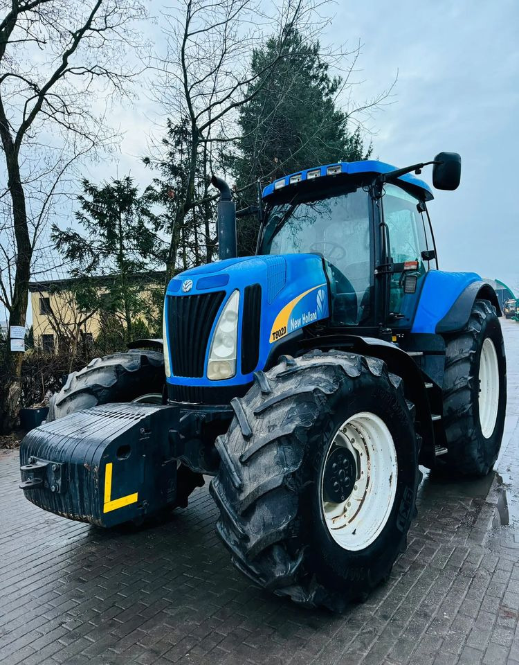 New Holland T8020 - Traktor: bilde 2 New Holland T8020 - Traktor: bilde 2