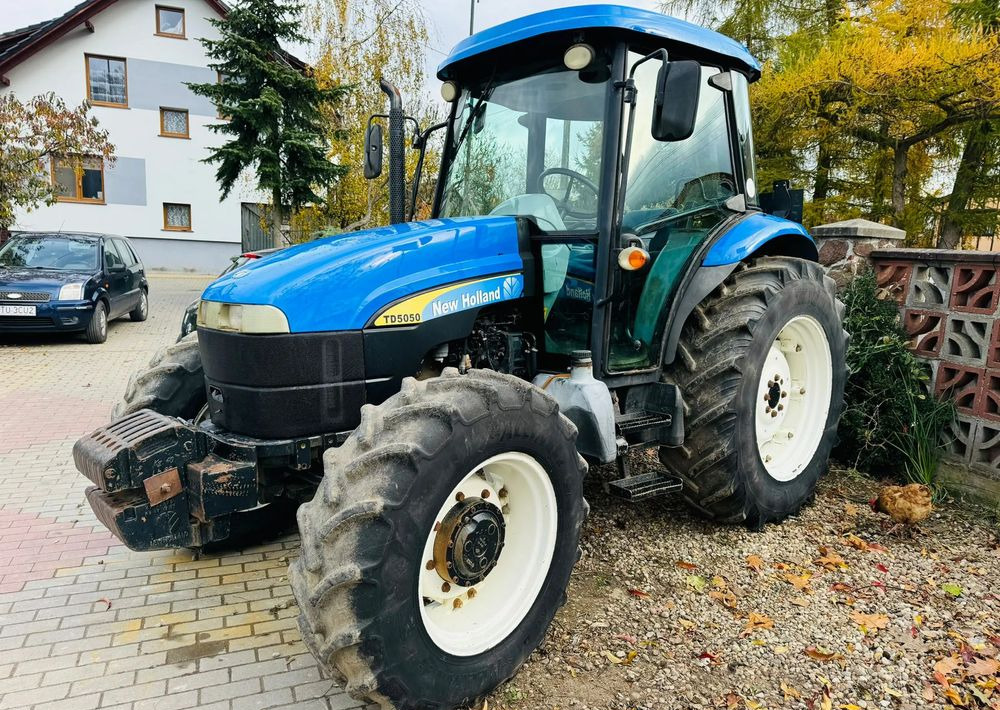 New Holland TD5050 - Traktor: bilde 2 New Holland TD5050 - Traktor: bilde 2