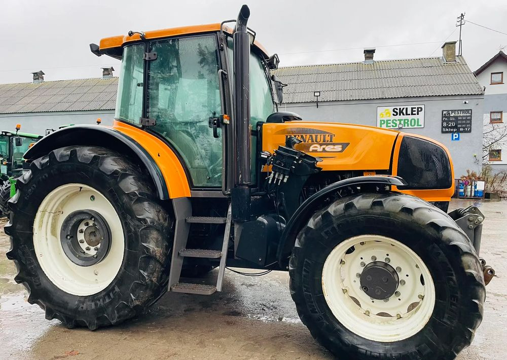 Renault Ares 826 RZ - Traktor: bilde 3 Renault Ares 826 RZ - Traktor: bilde 3