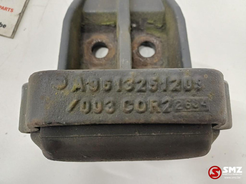 Mercedes-Benz Occ beugelbevestiging achteras Mercedes - Ramme/ Chassis for Lastebil: bilde 4 Mercedes-Benz Occ beugelbevestiging achteras Mercedes - Ramme/ Chassis for Lastebil: bilde 4