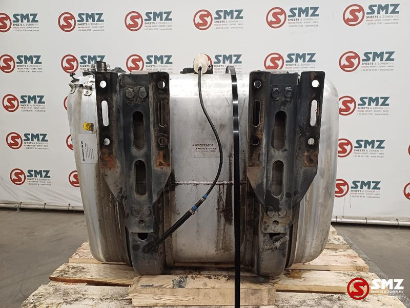 Mercedes-Benz Occ brandstoftank 300L + AdBluetank 25L Mercedes - Drivstofftank for Lastebil: bilde 2 Mercedes-Benz Occ brandstoftank 300L + AdBluetank 25L Mercedes - Drivstofftank for Lastebil: bilde 2