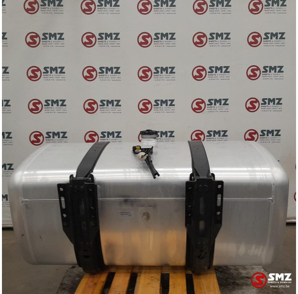 Mercedes-Benz Occ brandstoftank 630L + brandstofniveausensor Mer - Drivstofftank for Lastebil: bilde 2 Mercedes-Benz Occ brandstoftank 630L + brandstofniveausensor Mer - Drivstofftank for Lastebil: bilde 2