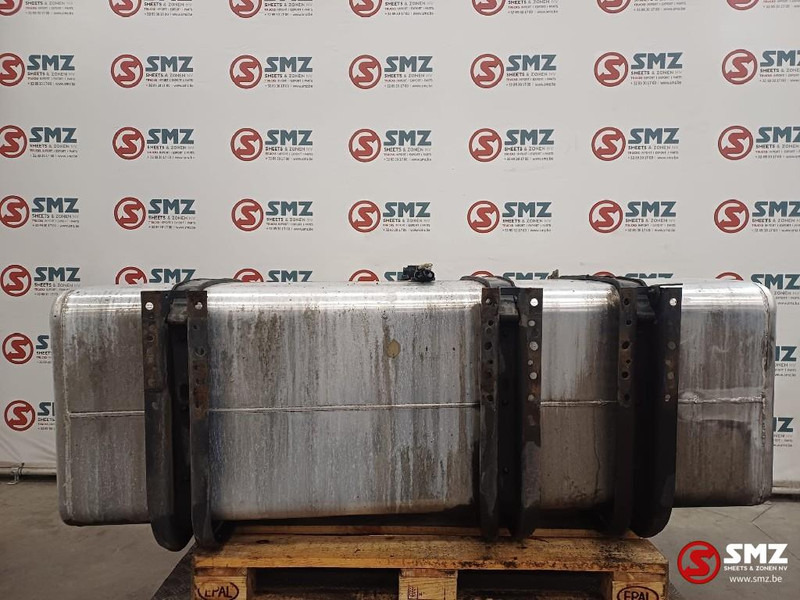 Renault Occ brandstoftank 735L Renault - Drivstofftank for Lastebil: bilde 2 Renault Occ brandstoftank 735L Renault - Drivstofftank for Lastebil: bilde 2