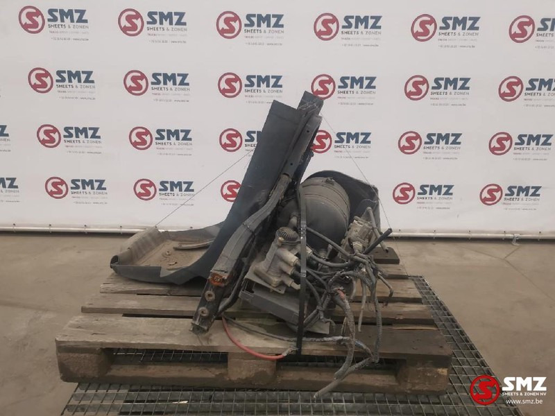 Volvo Occ Spatbord links met luchtketel Volvo FM9 - Reservedeler for Lastebil: bilde 1 Volvo Occ Spatbord links met luchtketel Volvo FM9 - Reservedeler for Lastebil: bilde 1