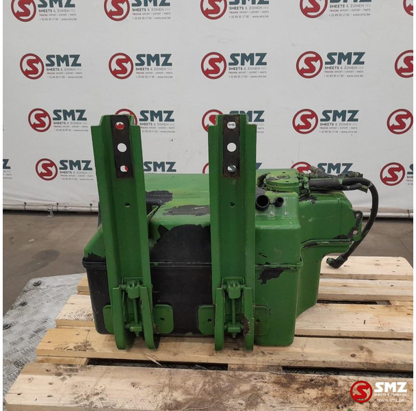 Scania Occ AdBluetank 75L + AdBlueniveausensor Scania - Drivstoffsystem for Lastebil: bilde 2 Scania Occ AdBluetank 75L + AdBlueniveausensor Scania - Drivstoffsystem for Lastebil: bilde 2