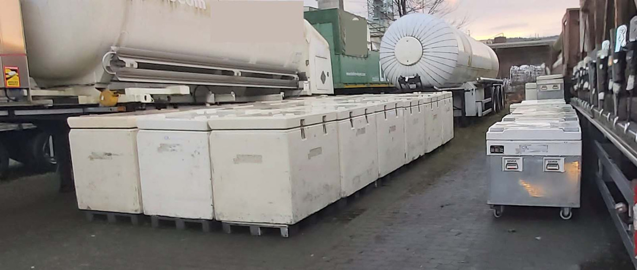 Dry ice containers used for dry ice (Trockeneis) boxes - Vekselflak - varebil: bilde 1 Dry ice containers used for dry ice (Trockeneis) boxes - Vekselflak - varebil: bilde 1