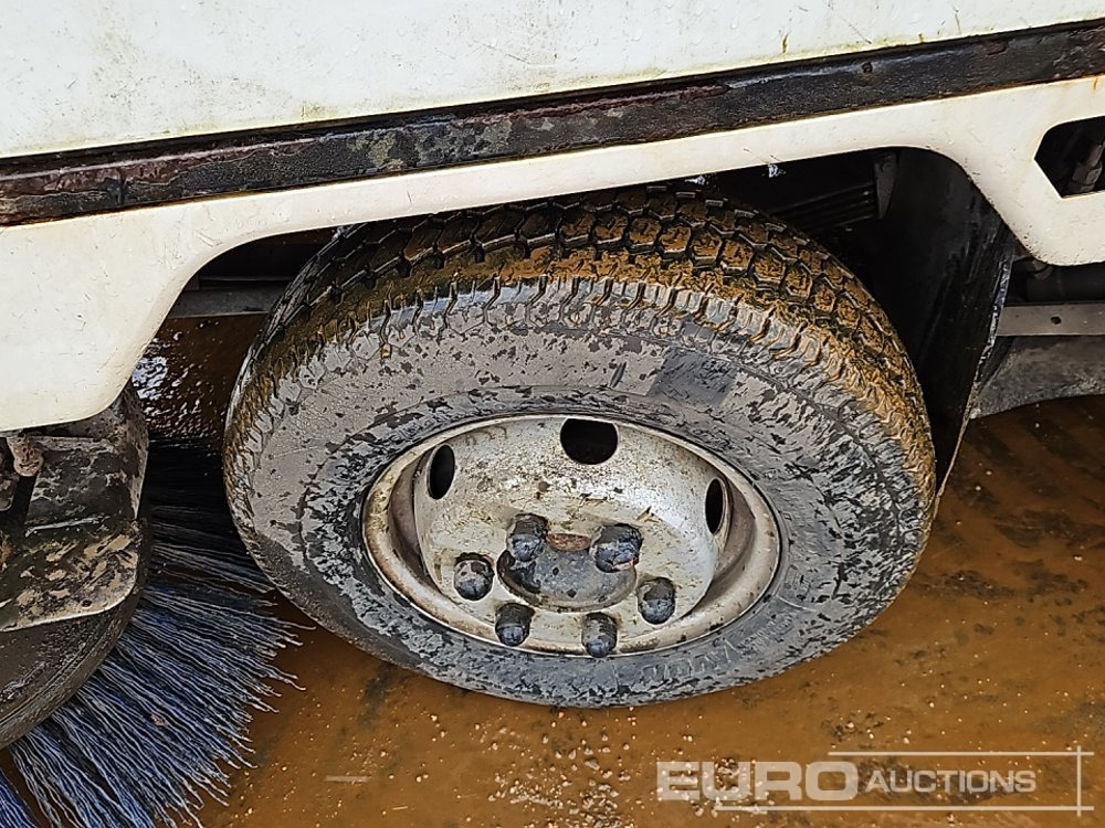 Feiebil 2009 Scarab 4x2 Road Sweeper, Reverse Camera, Automatic Gearbox: bilde 10