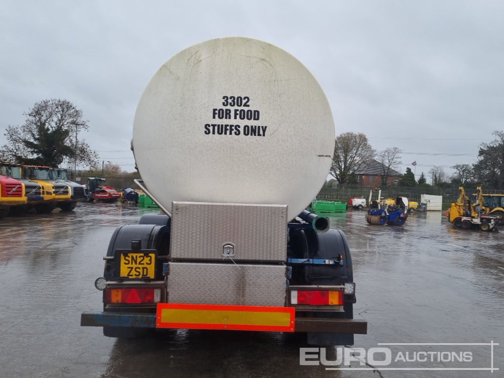 Clayton Twin Axle Tanker Trailer,Rear Steer, Stainless Steel Tank - Tanksemi: bilde 4 Clayton Twin Axle Tanker Trailer,Rear Steer, Stainless Steel Tank - Tanksemi: bilde 4