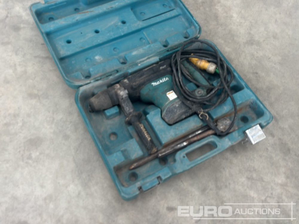 Makita 110 Volt Hammer Drill - Verkstedutstyr: bilde 1 Makita 110 Volt Hammer Drill - Verkstedutstyr: bilde 1