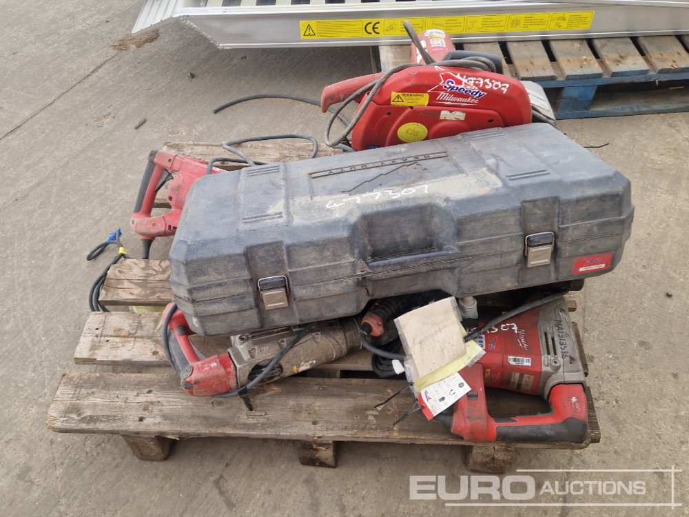 Milwaukee 110 Volt Cut Off Saw, 110 Vot Grinder, 110 Volt Hammer Drill (2 of), 110 Volt Hand Held Breaker - Anleggsmaskiner: bilde 2 Milwaukee 110 Volt Cut Off Saw, 110 Vot Grinder, 110 Volt Hammer Drill (2 of), 110 Volt Hand Held Breaker - Anleggsmaskiner: bilde 2