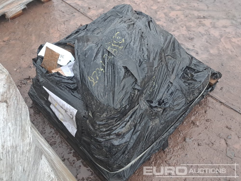 Pallet of Nuts and Bolts - Verktøy/ Utstyr: bilde 4 Pallet of Nuts and Bolts - Verktøy/ Utstyr: bilde 4