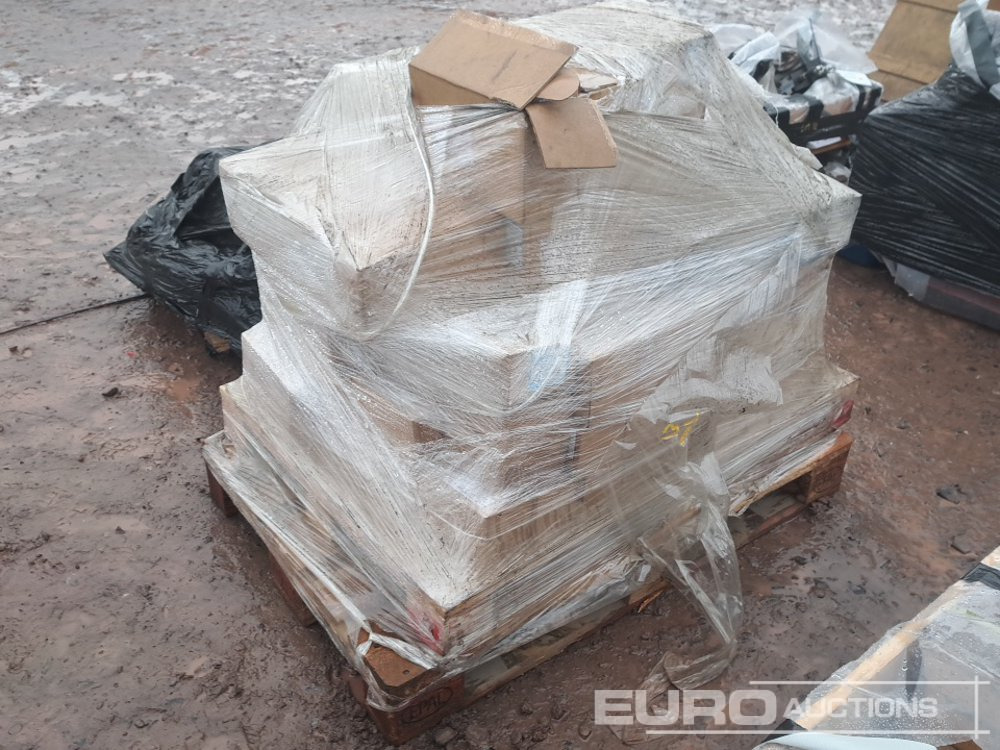 Pallet of Nuts and Bolts - Verktøy/ Utstyr: bilde 3 Pallet of Nuts and Bolts - Verktøy/ Utstyr: bilde 3