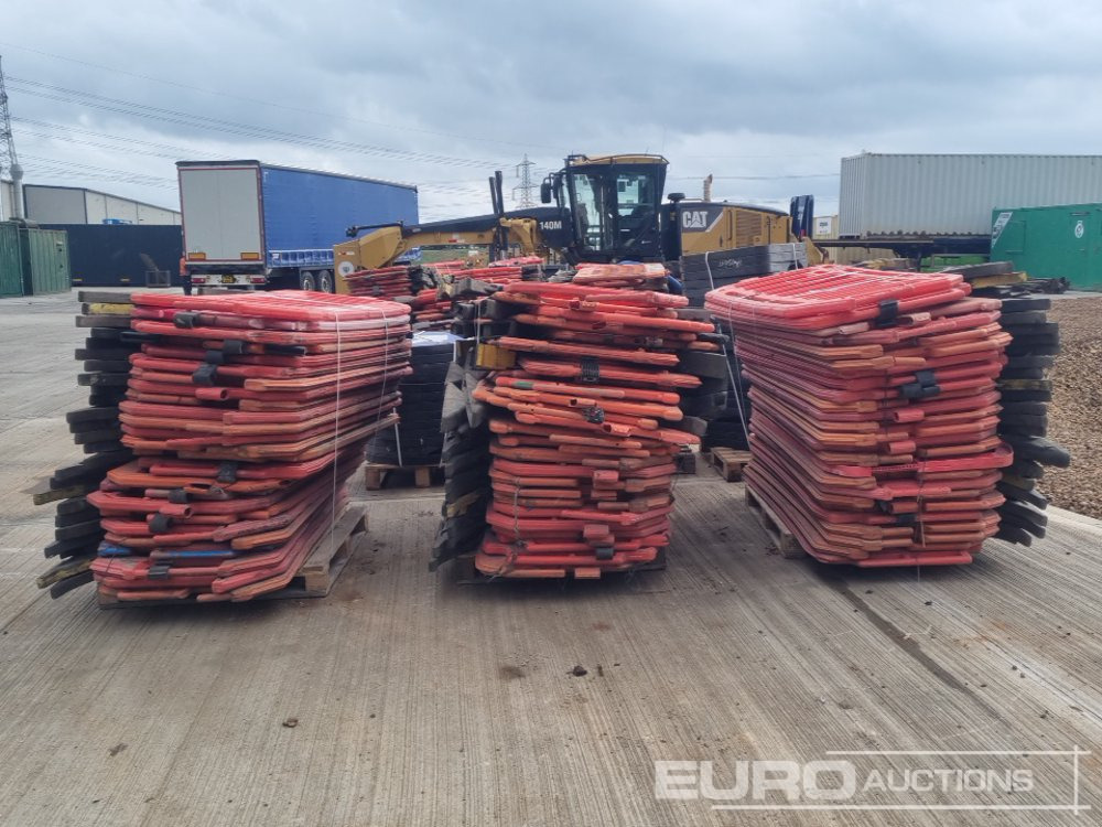 Pallet of Plastic Safety Barriers (5 of) Pallet of Road Signs (3 of) - Anleggsmaskiner: bilde 4 Pallet of Plastic Safety Barriers (5 of) Pallet of Road Signs (3 of) - Anleggsmaskiner: bilde 4