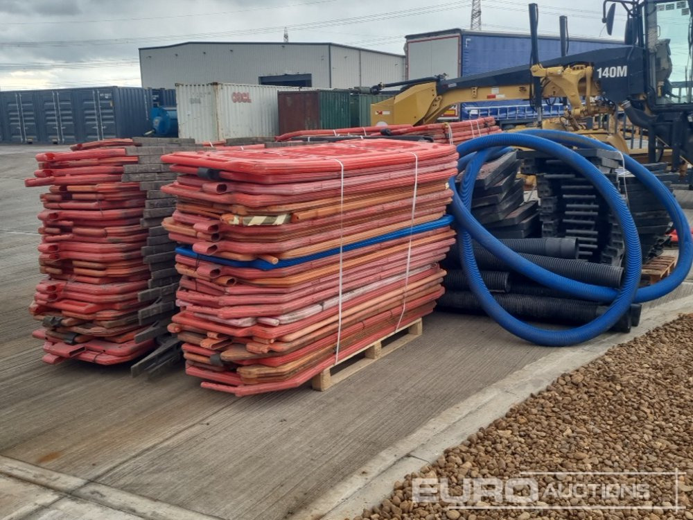 Pallet of Plastic Safety Barriers (5 of) Pallet of Road Signs (3 of) - Anleggsmaskiner: bilde 5 Pallet of Plastic Safety Barriers (5 of) Pallet of Road Signs (3 of) - Anleggsmaskiner: bilde 5