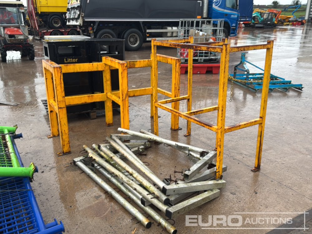 Rubbish Bins (3 of), Aluminium Brackets, (10 of), Steel Frame (2 of) - Verktøy/ Utstyr: bilde 4 Rubbish Bins (3 of), Aluminium Brackets, (10 of), Steel Frame (2 of) - Verktøy/ Utstyr: bilde 4