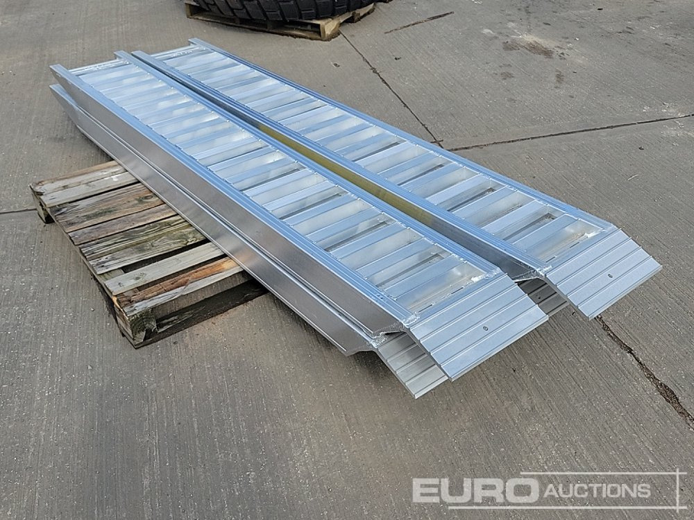 Unused Aluminium Low Loader Ramps (4 of) - Anleggsmaskiner: bilde 3 Unused Aluminium Low Loader Ramps (4 of) - Anleggsmaskiner: bilde 3
