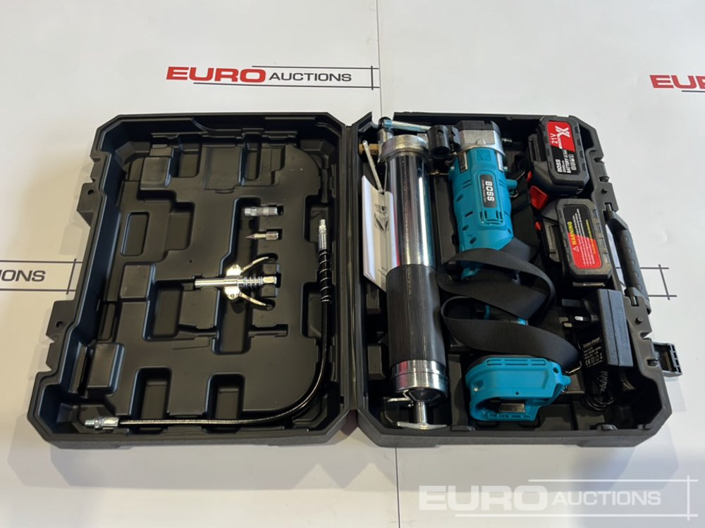 Unused Boss 21 Volt Lithium Battery Cordless Grease Gun, 2 Batteries, Charger, Case, Shoulder Strap, Extension Pieces and Fittings - Verkstedutstyr: bilde 2 Unused Boss 21 Volt Lithium Battery Cordless Grease Gun, 2 Batteries, Charger, Case, Shoulder Strap, Extension Pieces and Fittings - Verkstedutstyr: bilde 2