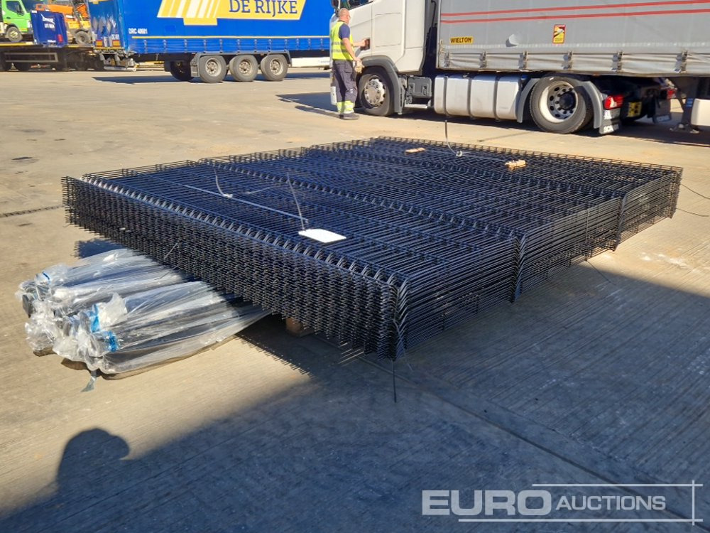 Unused Galvanised & Powder Coated Heavy Duty (5mm) Wire Mesh Fencing, 25 x H2.4m x W2.2m Panels, 26 x 60mm x 60mm x3m Posts, with Fittings (Black) - Anleggsmaskiner: bilde 1 Unused Galvanised & Powder Coated Heavy Duty (5mm) Wire Mesh Fencing, 25 x H2.4m x W2.2m Panels, 26 x 60mm x 60mm x3m Posts, with Fittings (Black) - Anleggsmaskiner: bilde 1