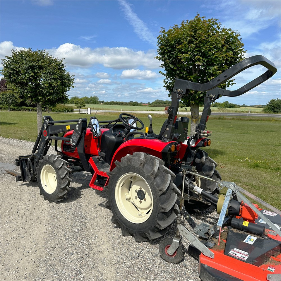 Branson 3100H - Kommunale traktor: bilde 5 Branson 3100H - Kommunale traktor: bilde 5