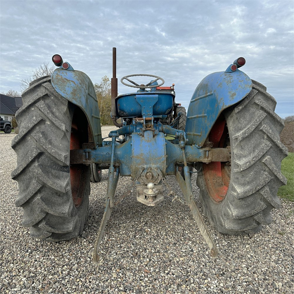 Ford Dexta T3 - Traktor: bilde 5 Ford Dexta T3 - Traktor: bilde 5