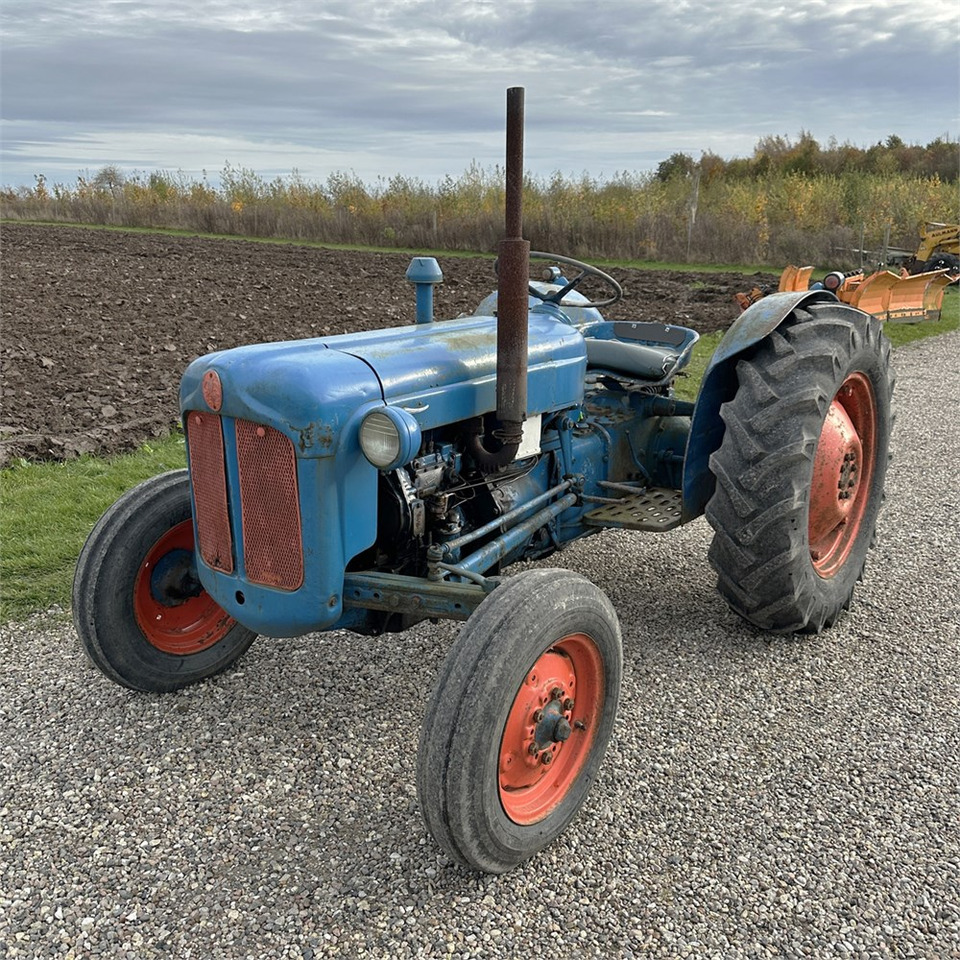 Ford Dexta T3 - Traktor: bilde 3 Ford Dexta T3 - Traktor: bilde 3