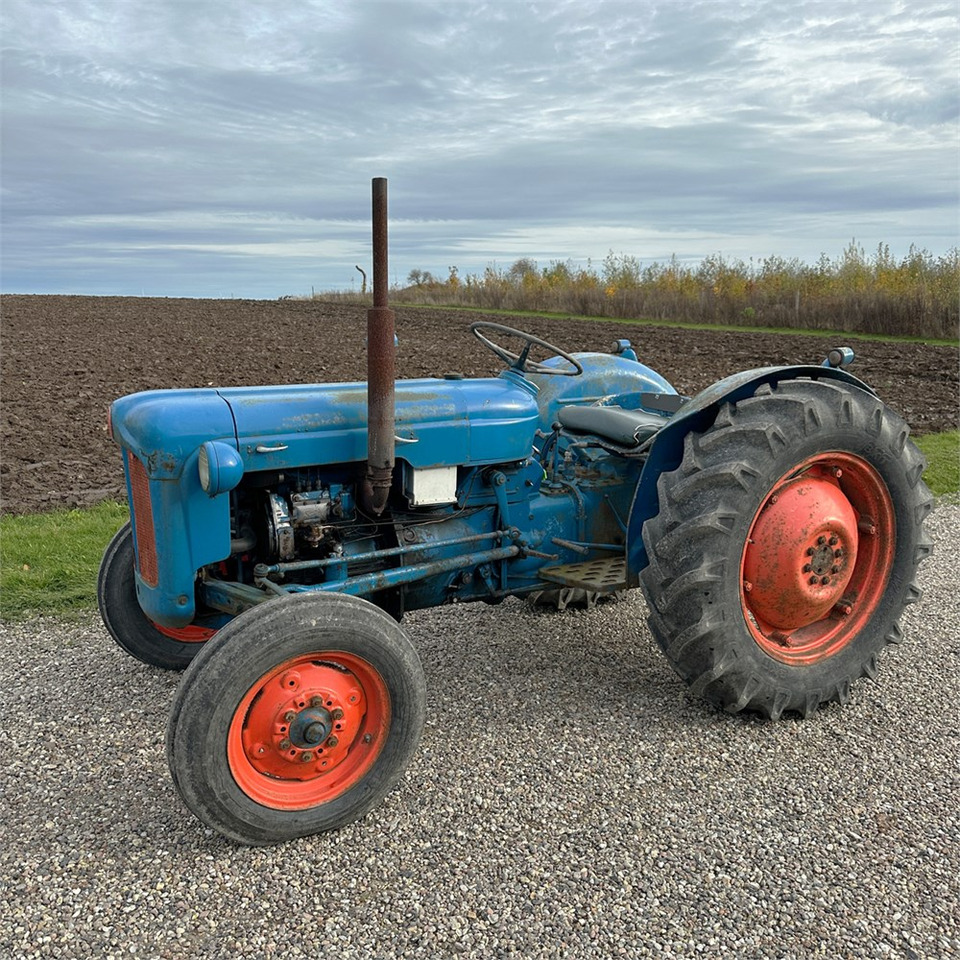 Ford Dexta T3 - Traktor: bilde 1 Ford Dexta T3 - Traktor: bilde 1