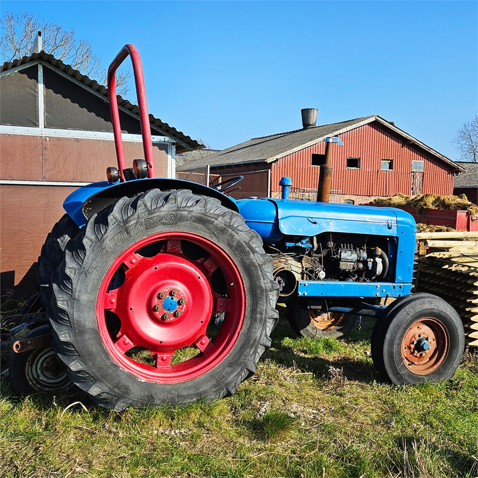Ford T2 - Traktor: bilde 4 Ford T2 - Traktor: bilde 4