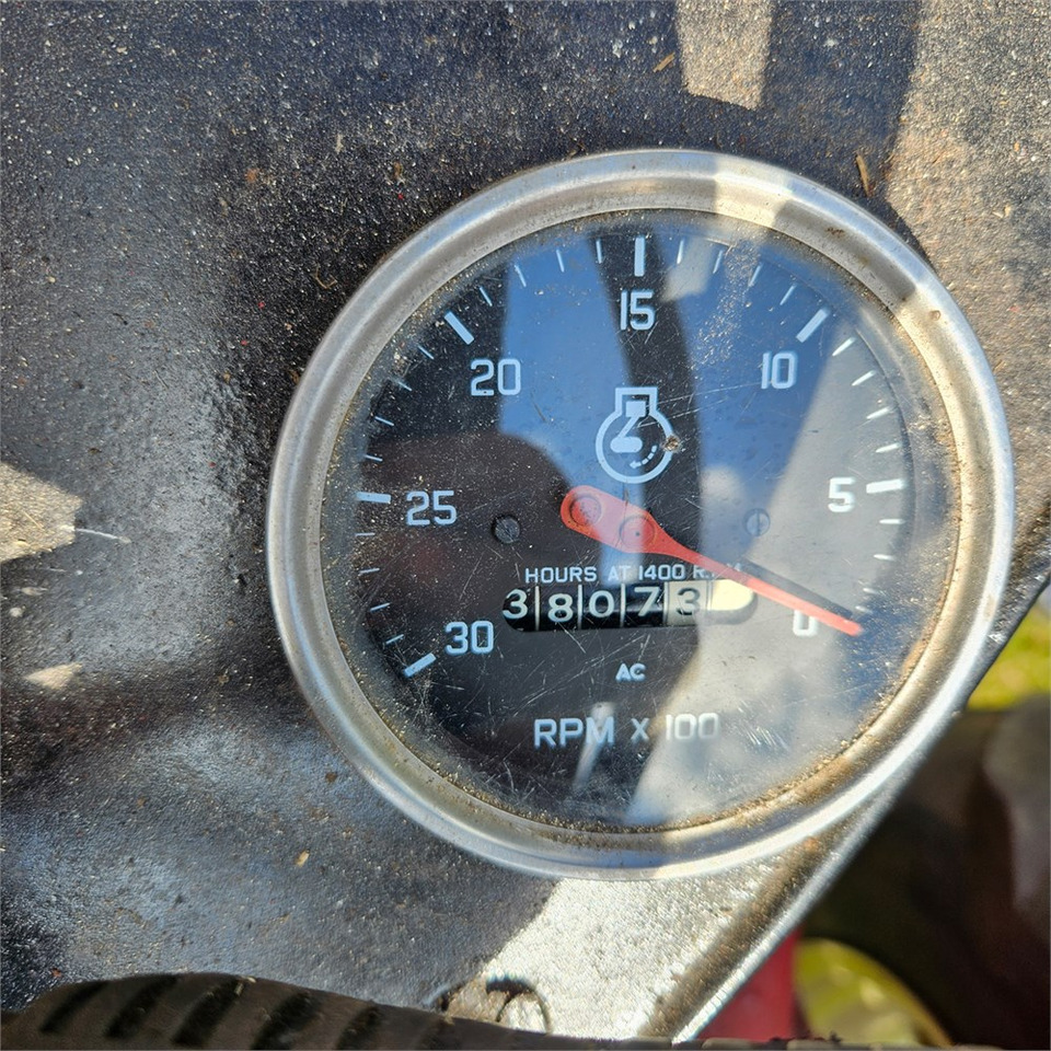 Traktor IH 444: bilde 14