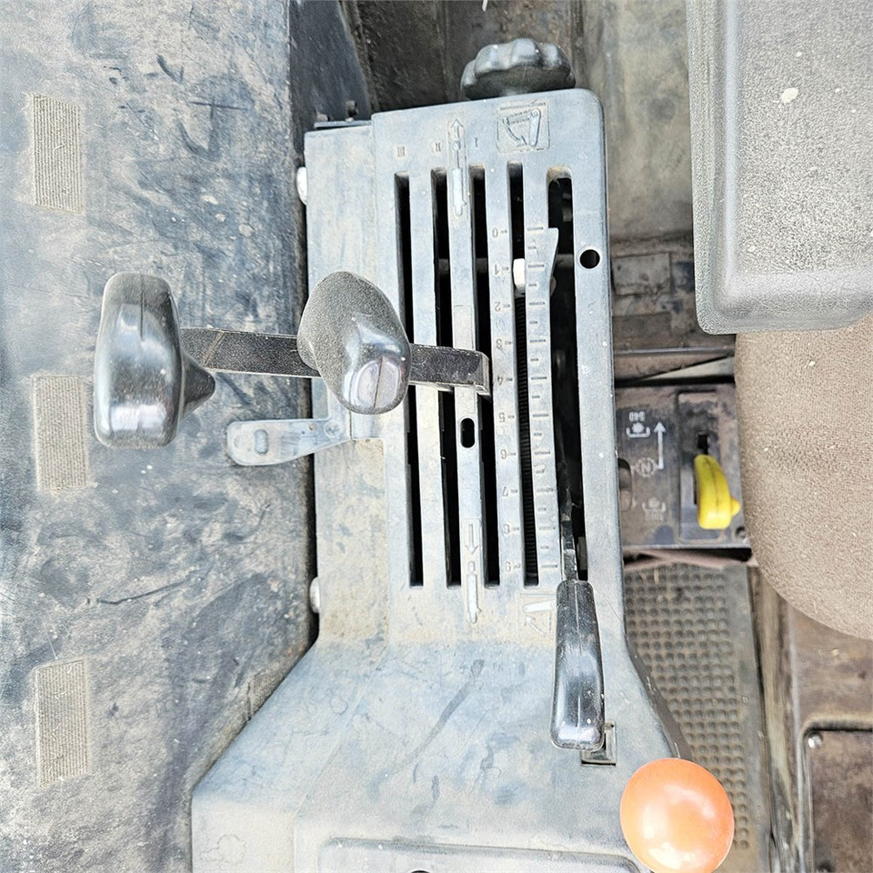 Traktor John Deere 2850 MFWD: bilde 12 Traktor John Deere 2850 MFWD: bilde 12