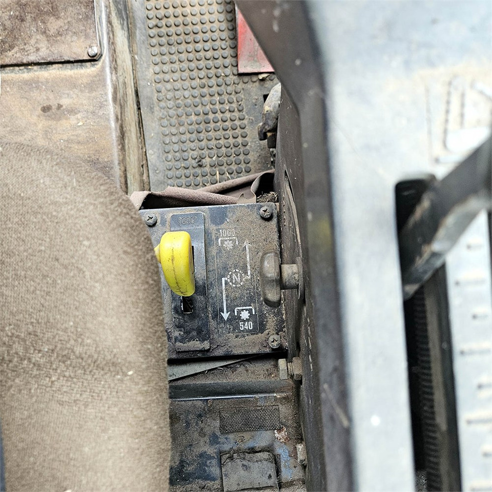 Traktor John Deere 2850 MFWD: bilde 13 Traktor John Deere 2850 MFWD: bilde 13