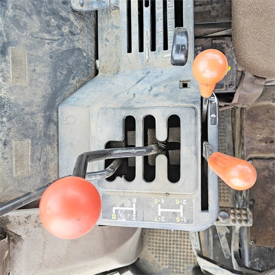 Traktor John Deere 2850 MFWD: bilde 11 Traktor John Deere 2850 MFWD: bilde 11