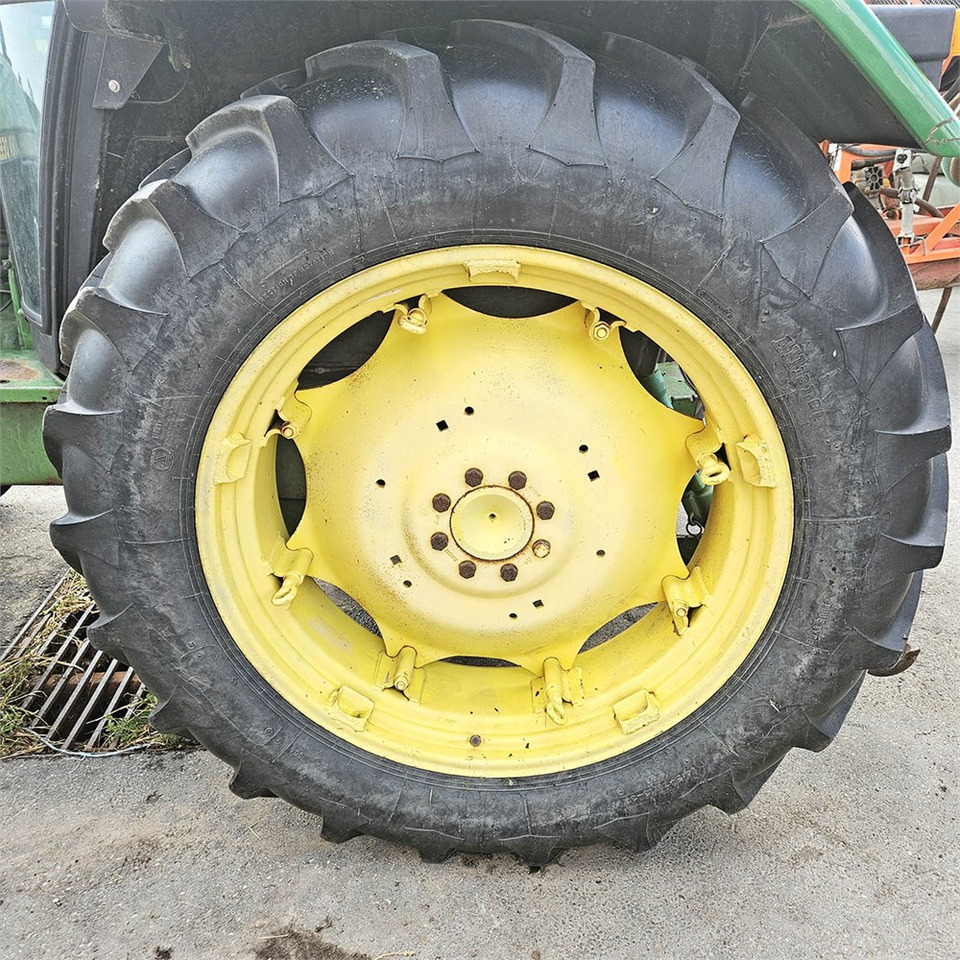 Traktor John Deere 2850 MFWD: bilde 49 Traktor John Deere 2850 MFWD: bilde 49