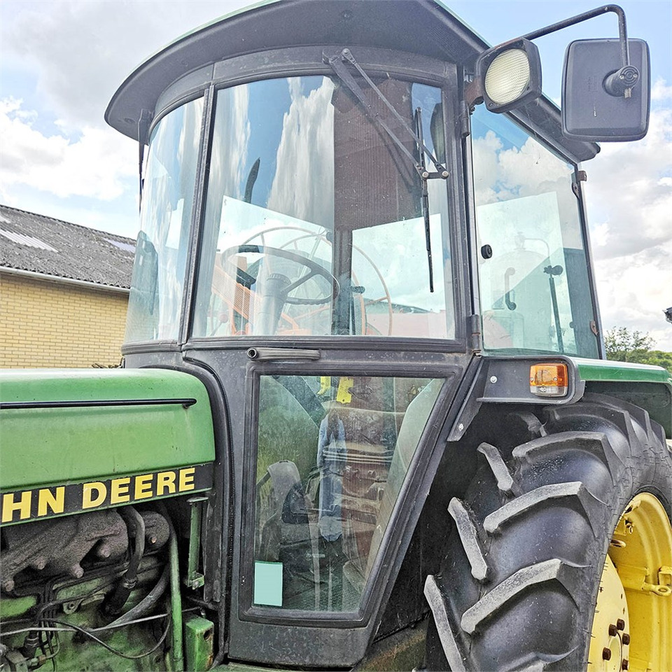 Traktor John Deere 2850 MFWD: bilde 9 Traktor John Deere 2850 MFWD: bilde 9
