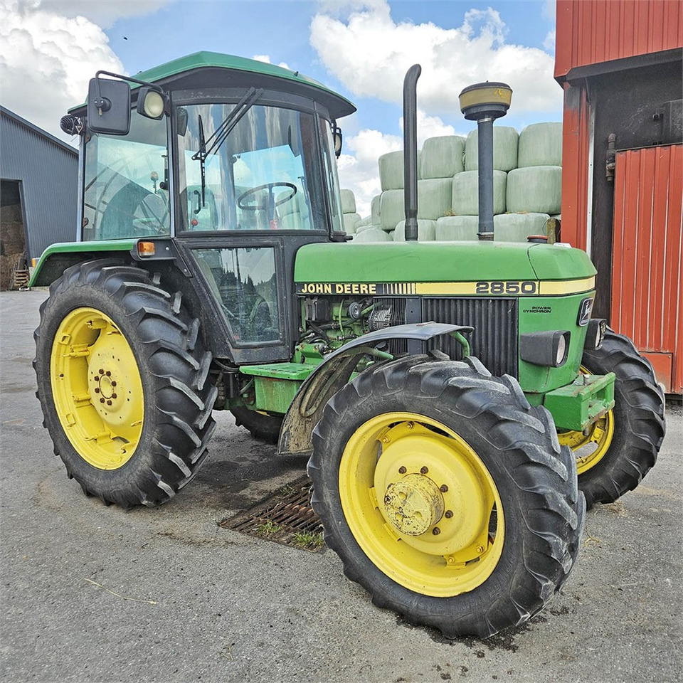 John Deere 2850 MFWD - Traktor: bilde 1 John Deere 2850 MFWD - Traktor: bilde 1