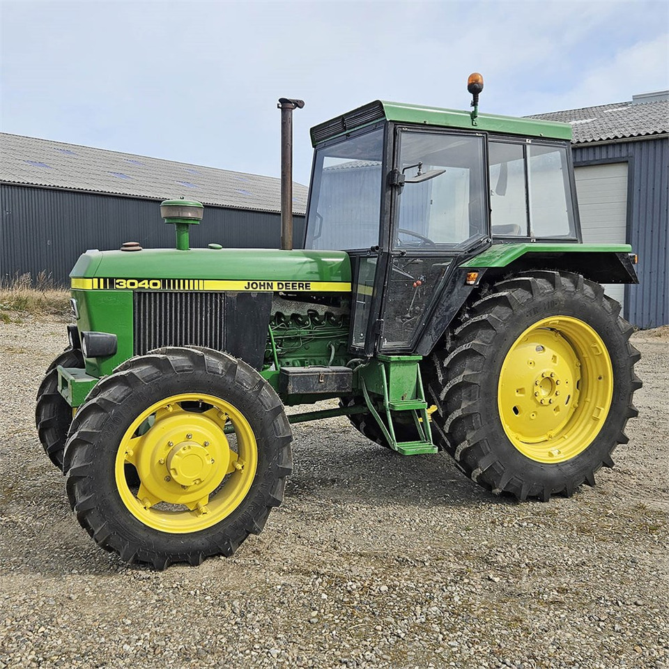 John Deere 3040 - Traktor: bilde 1 John Deere 3040 - Traktor: bilde 1
