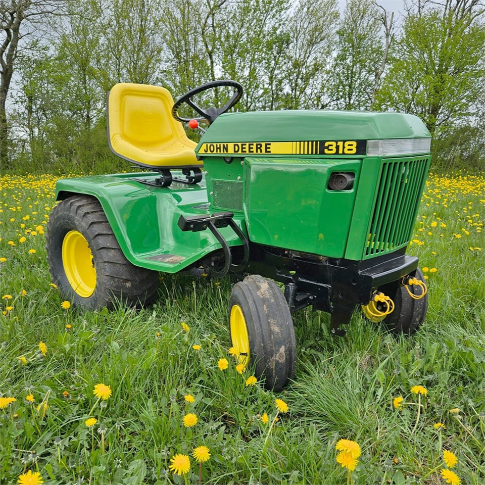 Kommunale traktor John Deere 318: bilde 6