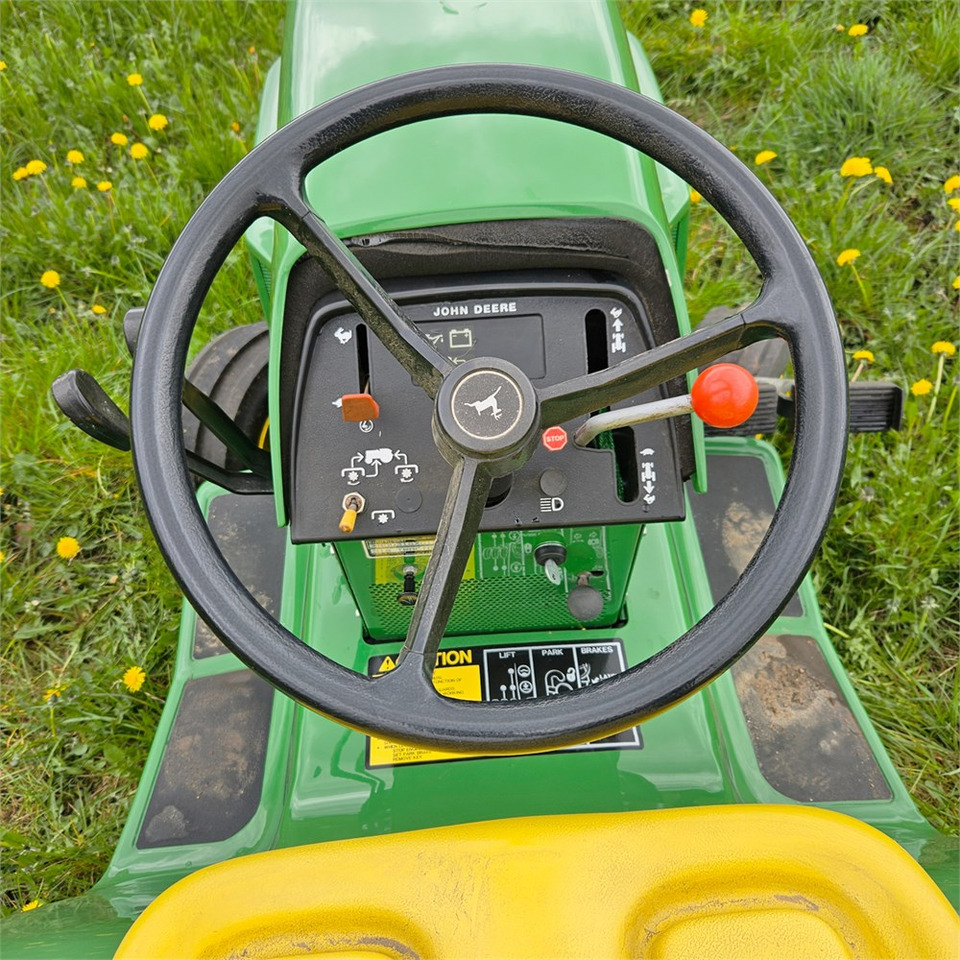 Kommunale traktor John Deere 318: bilde 7