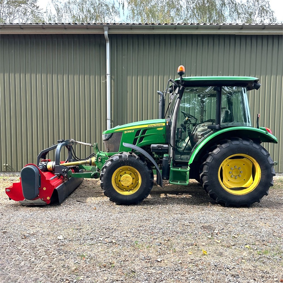 John Deere 5058 E - Traktor: bilde 4 John Deere 5058 E - Traktor: bilde 4
