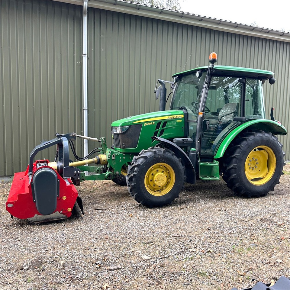 John Deere 5058 E - Traktor: bilde 1 John Deere 5058 E - Traktor: bilde 1