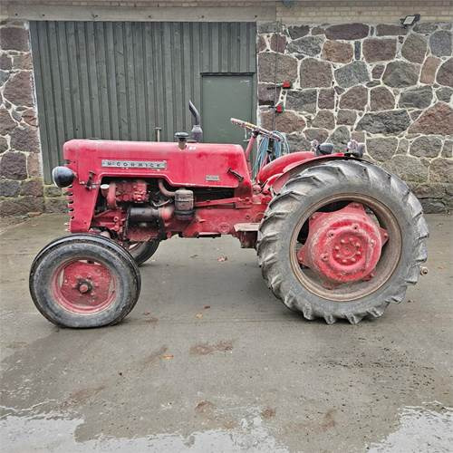 McCORMICK D-324 Standard - Traktor: bilde 3 McCORMICK D-324 Standard - Traktor: bilde 3