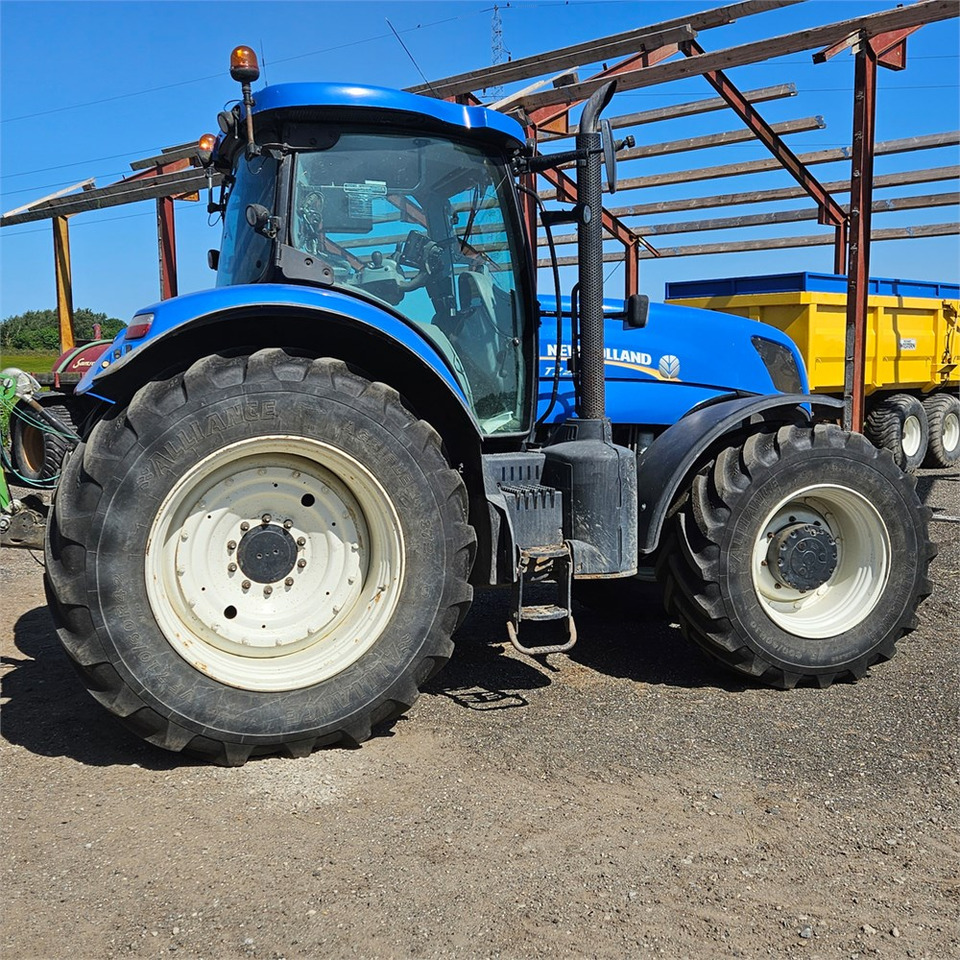 New Holland T7.235 Power Command - Traktor: bilde 3 New Holland T7.235 Power Command - Traktor: bilde 3
